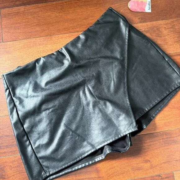 Arula Black Vegan Leather Skort Size 2X - Picture 2 of 8